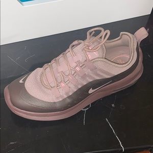 Nike Air Max Axis (Taupe)